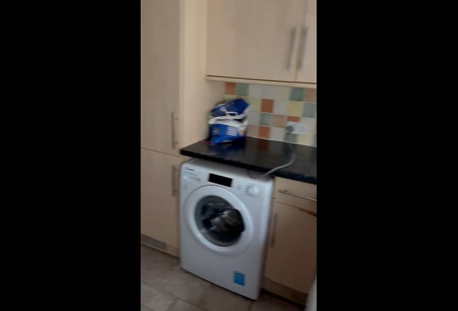 Double room (ub8 2nq) 10 mins walk uxbridge Main Photo
