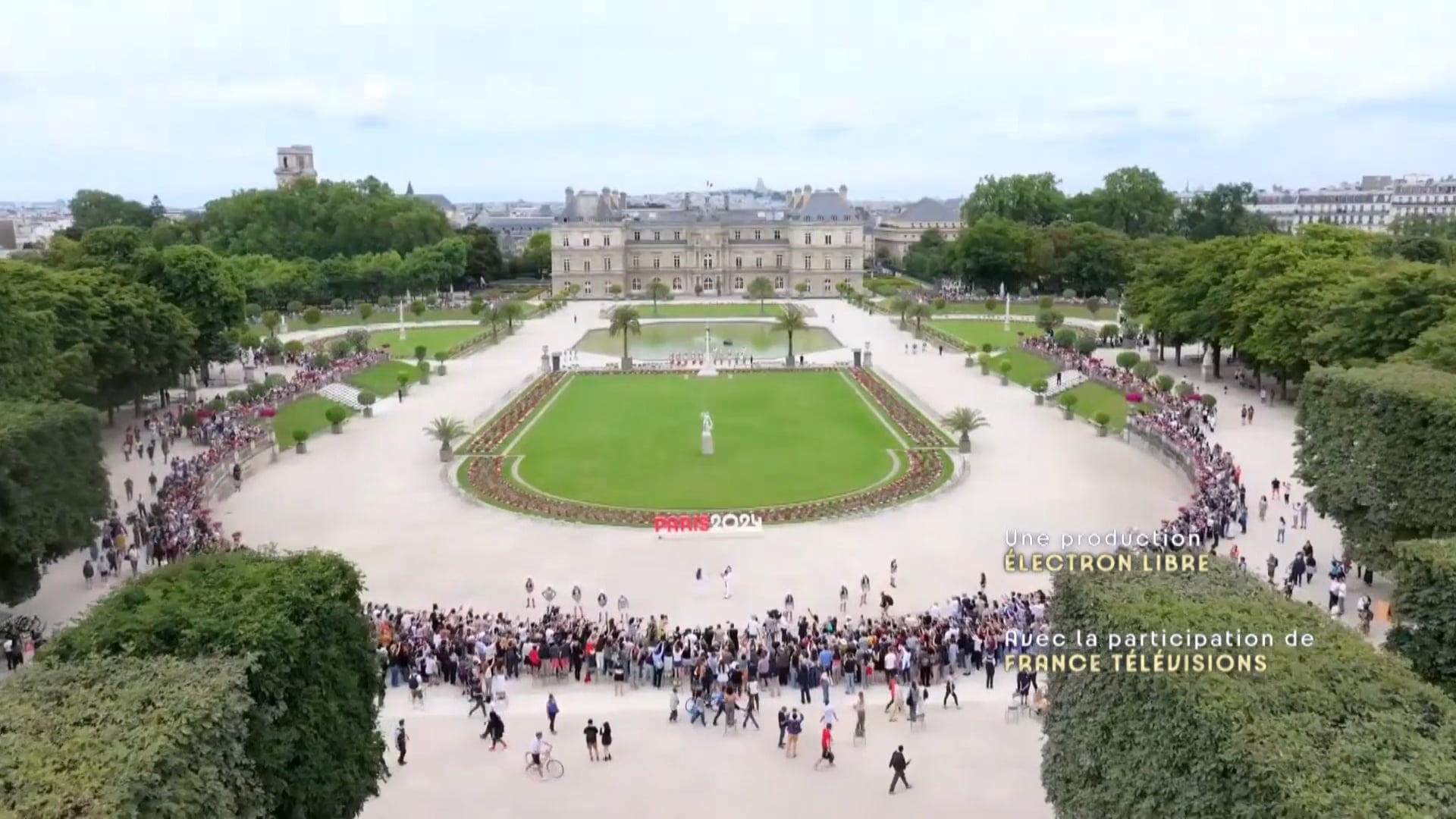 Paris accueille la flamme Olympique