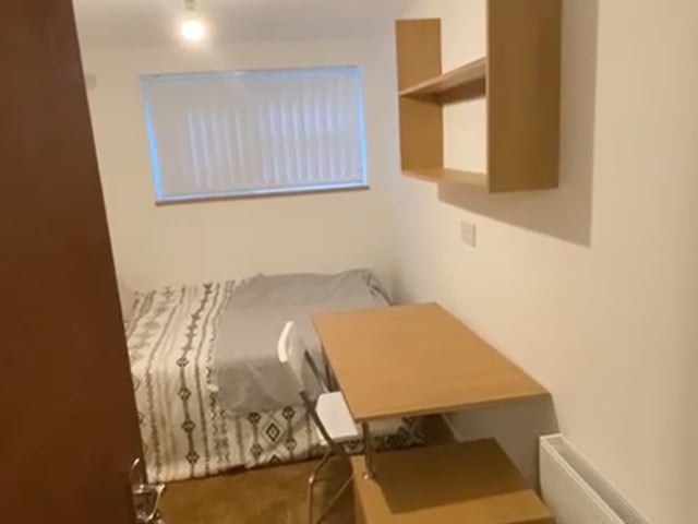 A double room in a flat available for rent  Main Photo