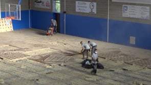 La renovació del parquet del pavelló agafa velocitat de creuer