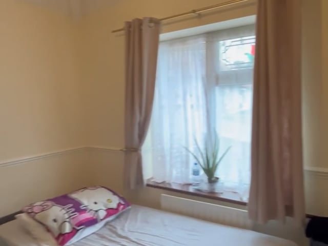 RM8, £450 Single room for female, PLZ read the AD. Main Photo