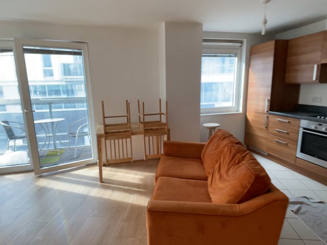 Whole 2 bed, 2 bath 2nd floor flat in Wembley Main Photo