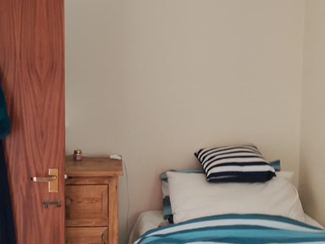 Lovely large single room with en-suite Main Photo
