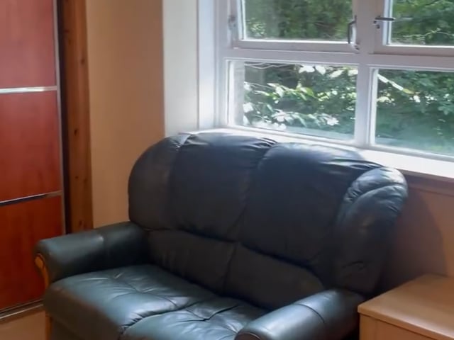 Large room in 3 bedroom flat  Main Photo