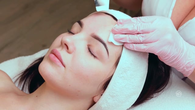 Eye Designer, Ultrasons, Nettoyage en profondeur, Resserrement de la peau, Stimulation du collagène, Non invasif, Affinage des pores, Exfoliation, Anti-âge, Réduction des rides, Rajeunissement de la peau, soins du visage par ultrasons