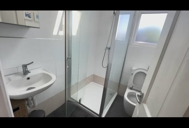 Large cosy loft space inc. en-suite to rent  Main Photo