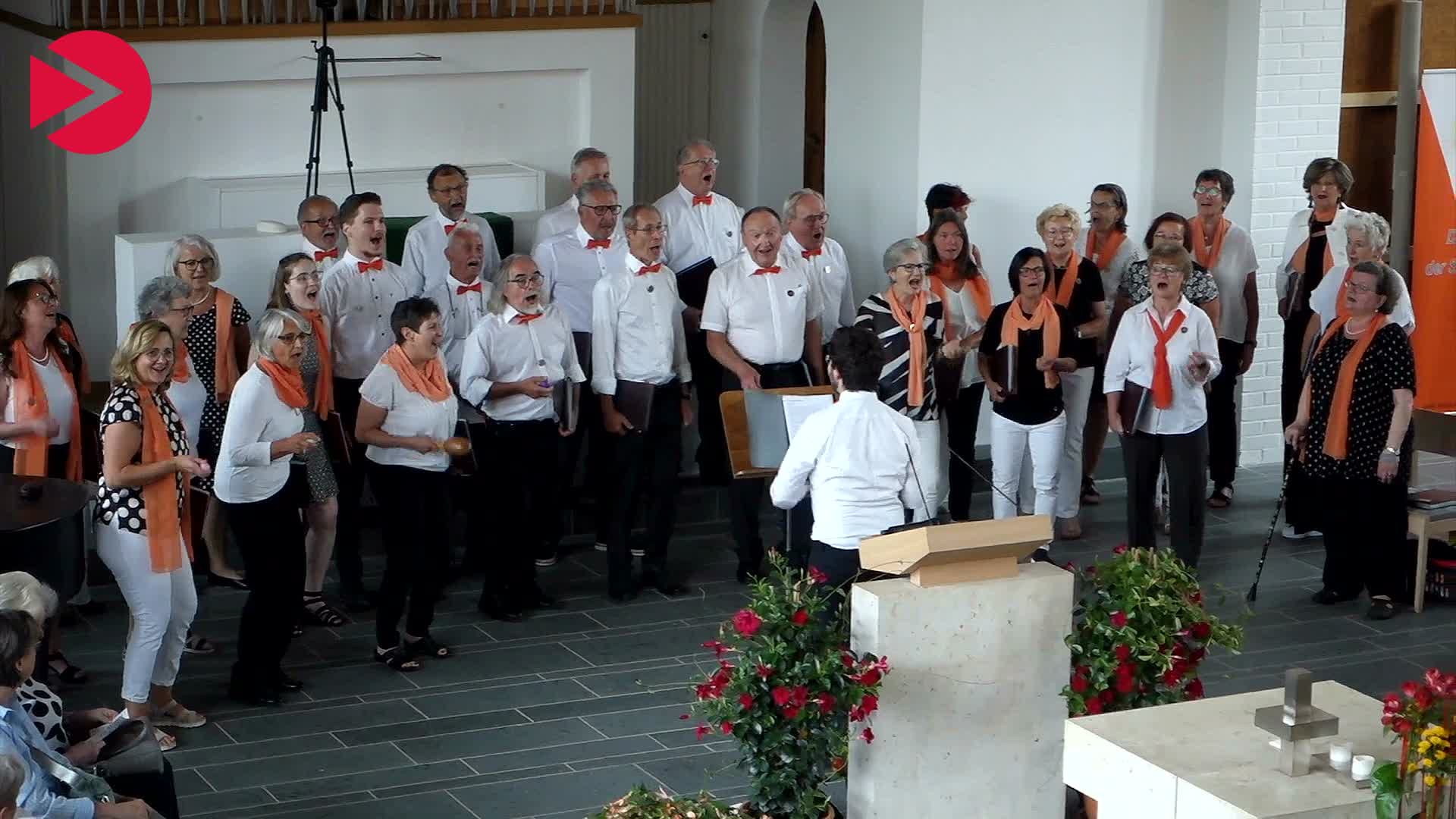 Video Vorschaubild Begeisternder Auftritt des Volkschors in der evangelischen Kirche