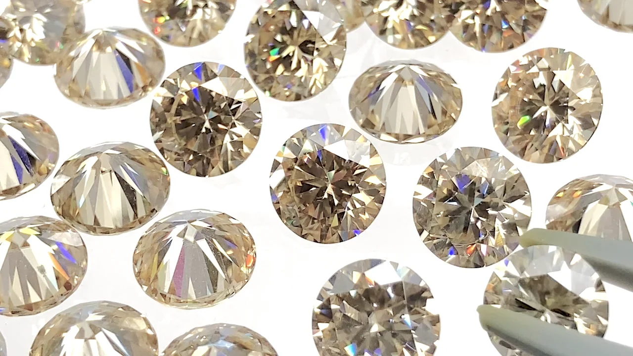 動画】モアサナイトAAA ルース ラウンドファセットカット8×8mm