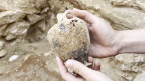 Alumnes del Curs d'Arqueologia descobreixen un lècit de ceràmica àtica