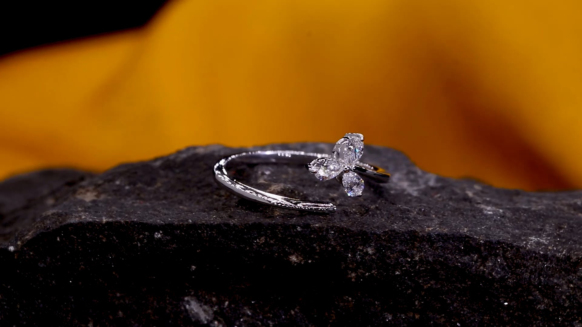 Bague En Or Blanc 18 Carats Avec Fleur En Diamants - 0,40 Carat - Taille 48 - Style éternité