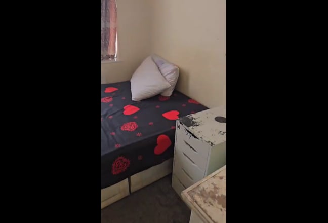 Room in a House Main Photo