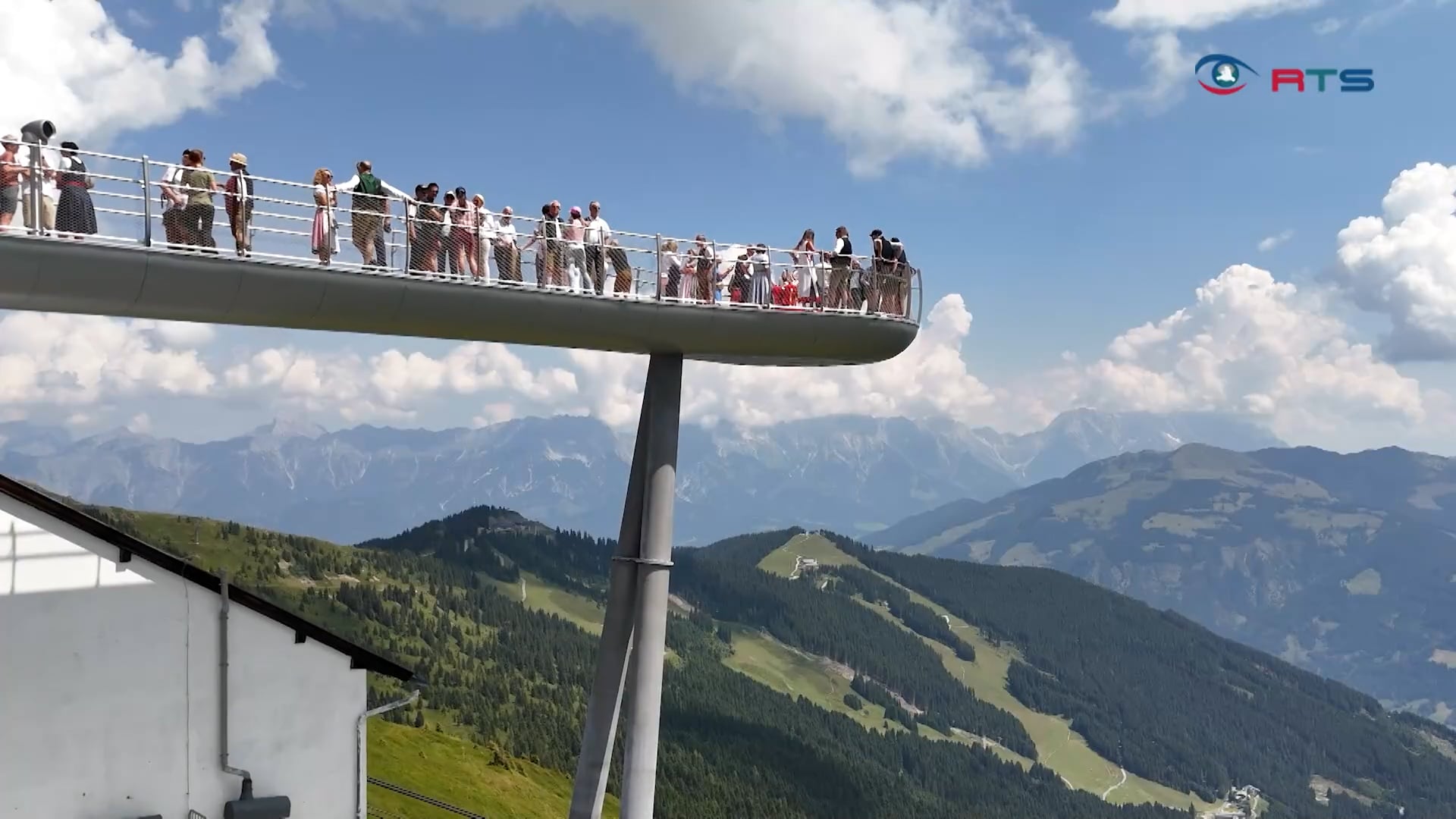 weitblick-fuer-bergliebhaber-aussichtssteg-am-gipfel-der-schmittenhoehe-eroeffnet