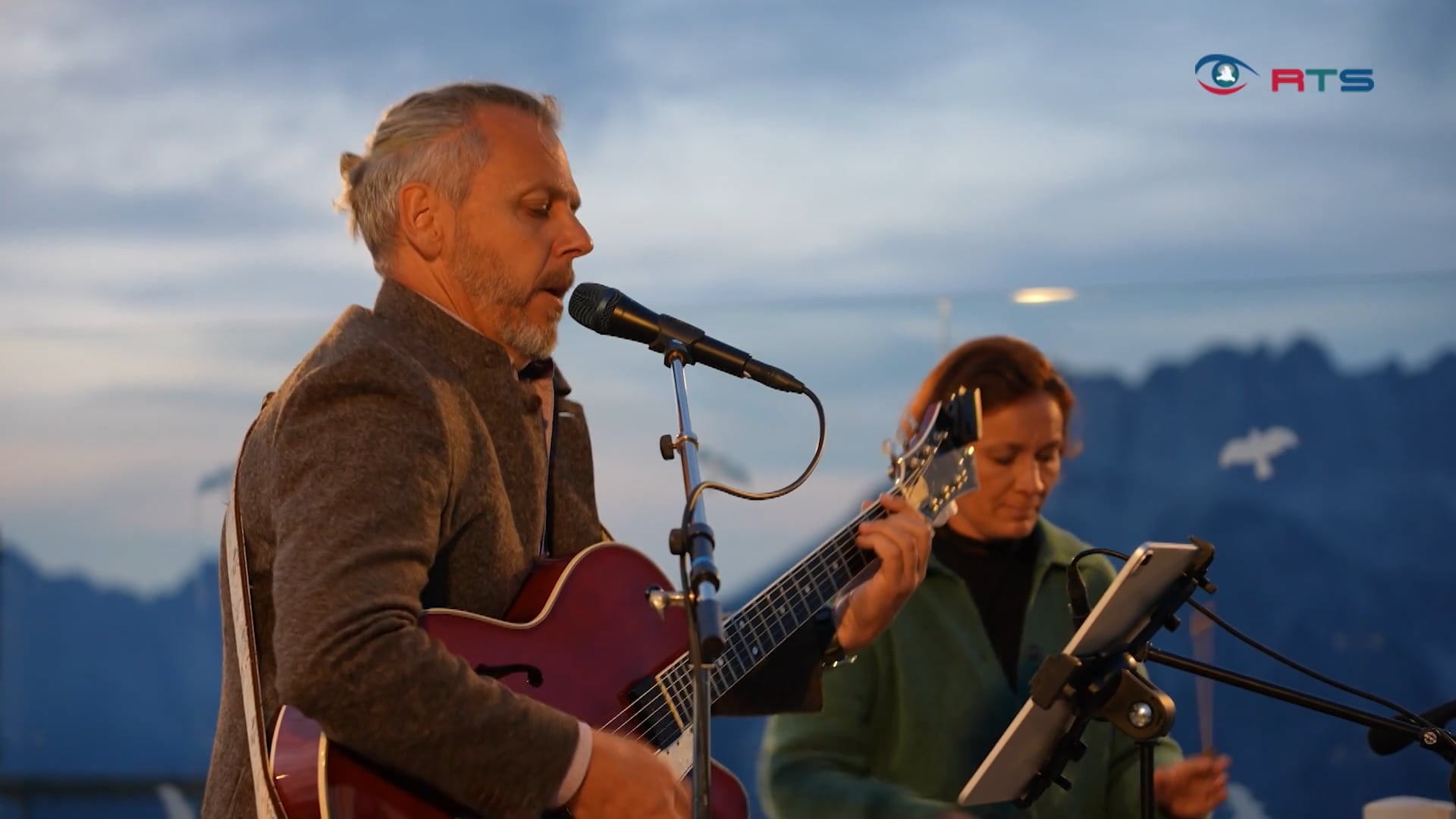 gipfel-der-musik-auf-dem-asitz-erklingen-sambarhythmen-und-bluesballaden