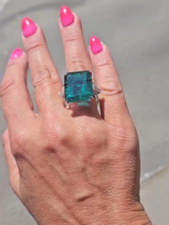 22CT EMER CUT RING W/ BAGS