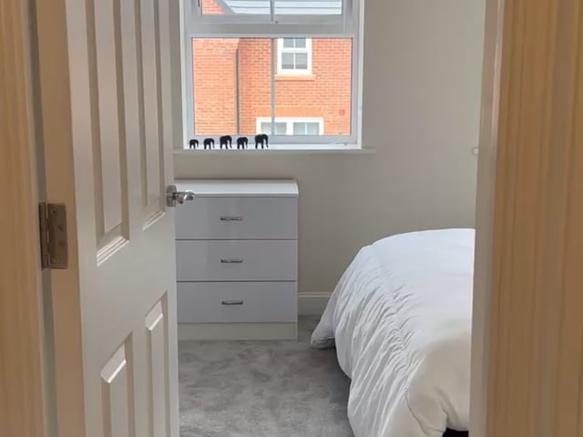 Clean and Tidy New Build Double Bedroom  Main Photo