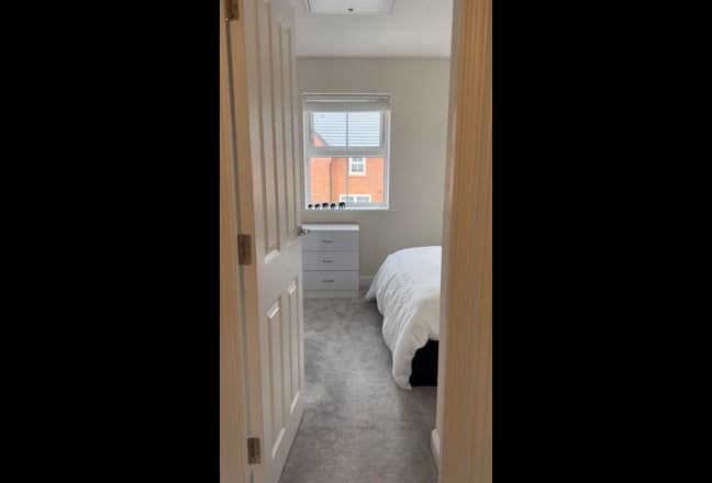 Clean and Tidy New Build Double Bedroom  Main Photo