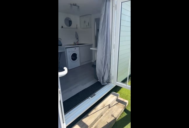Studio apartment short/long term bills included Main Photo