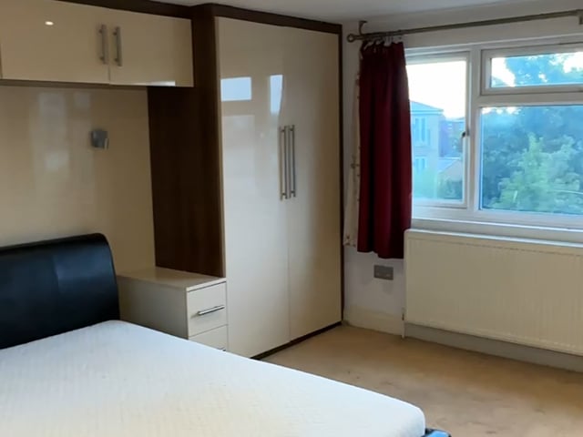 New Large Ensuite Loft Bedrooms 25mins to Holborn  Main Photo