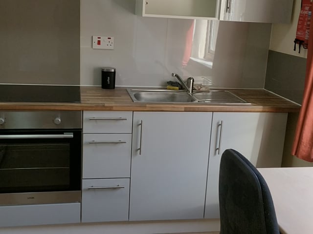 1 bed apartment 10 mins from city centre Main Photo