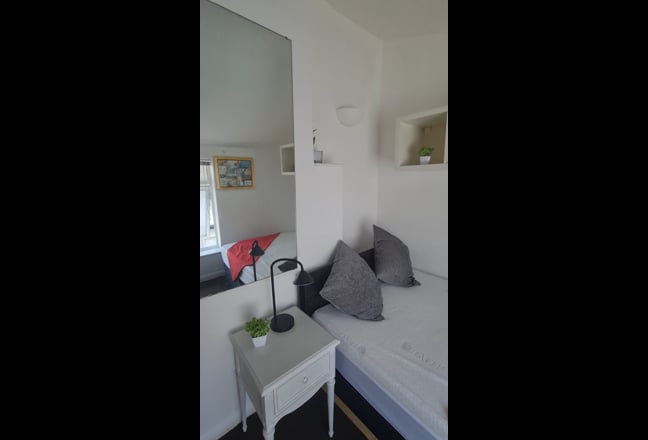 Double Furnished Room  - Russel Street  -  LU1 5EA Main Photo