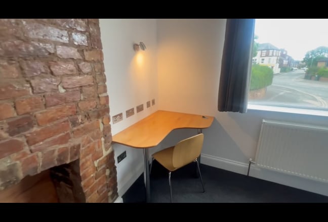 Save £50 per month!  Fabulous en-suite room. Main Photo