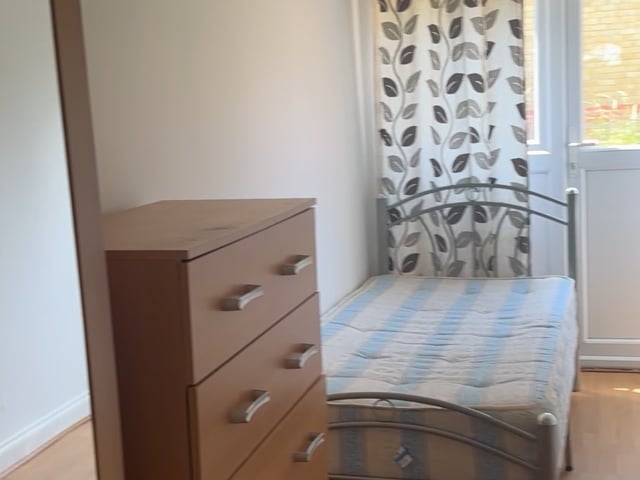 Spacious Single Room available  Main Photo