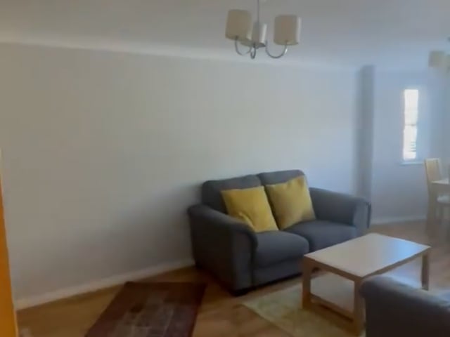 Double room August sublet near train station Main Photo