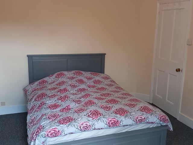 Spacious Double Room in Central Location  Main Photo