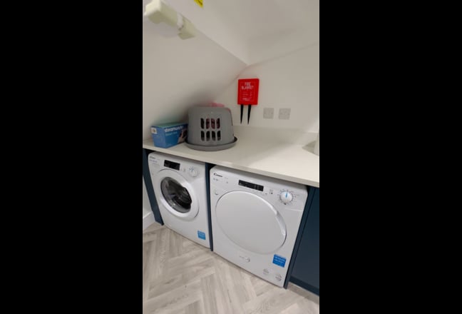 Luxury ensuite bedroom in a new house share Main Photo