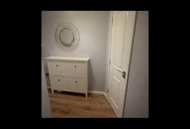 Gorgeous 2 Bed Furnish Flat in Fantastic location  Main Photo