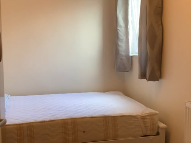 Large Single Room in a 5 bed flat share bills inc Main Photo