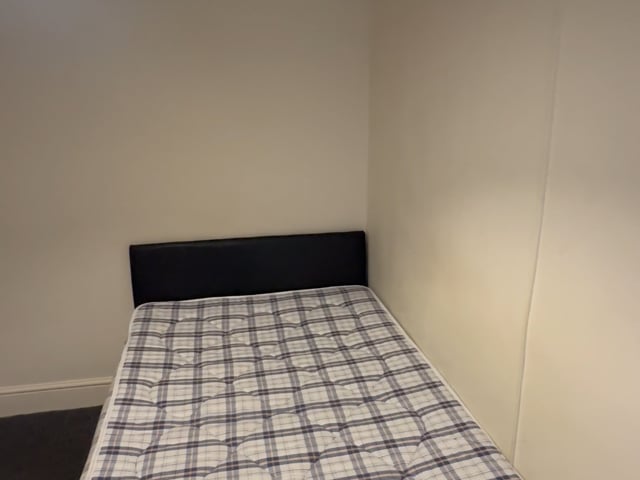 Clean double en-suite room in Bedford place Main Photo