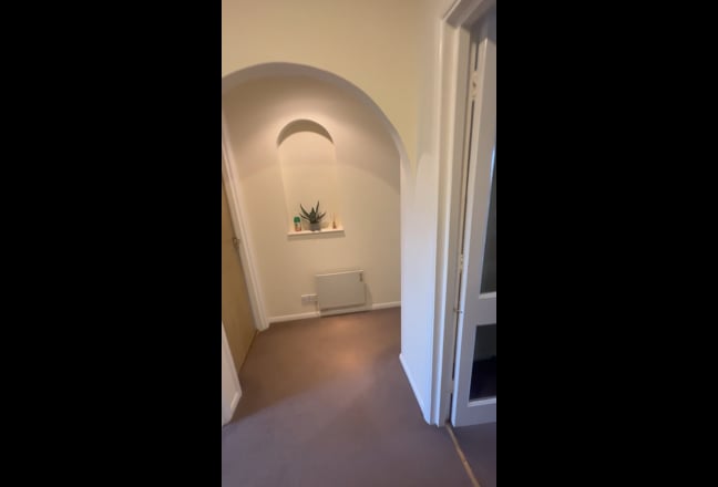 Video 1: Room double bed