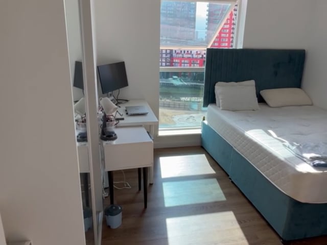 Ensuite double bedroom in Canning Town Main Photo