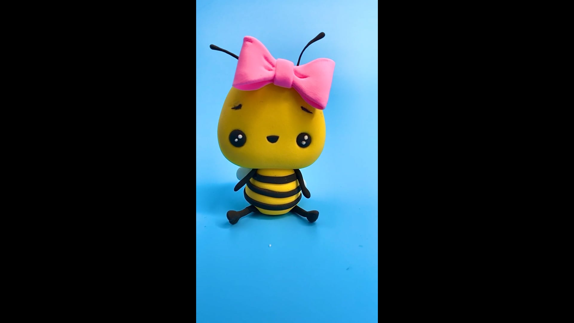 Лепим пчелку Kawaii из Candy Clay