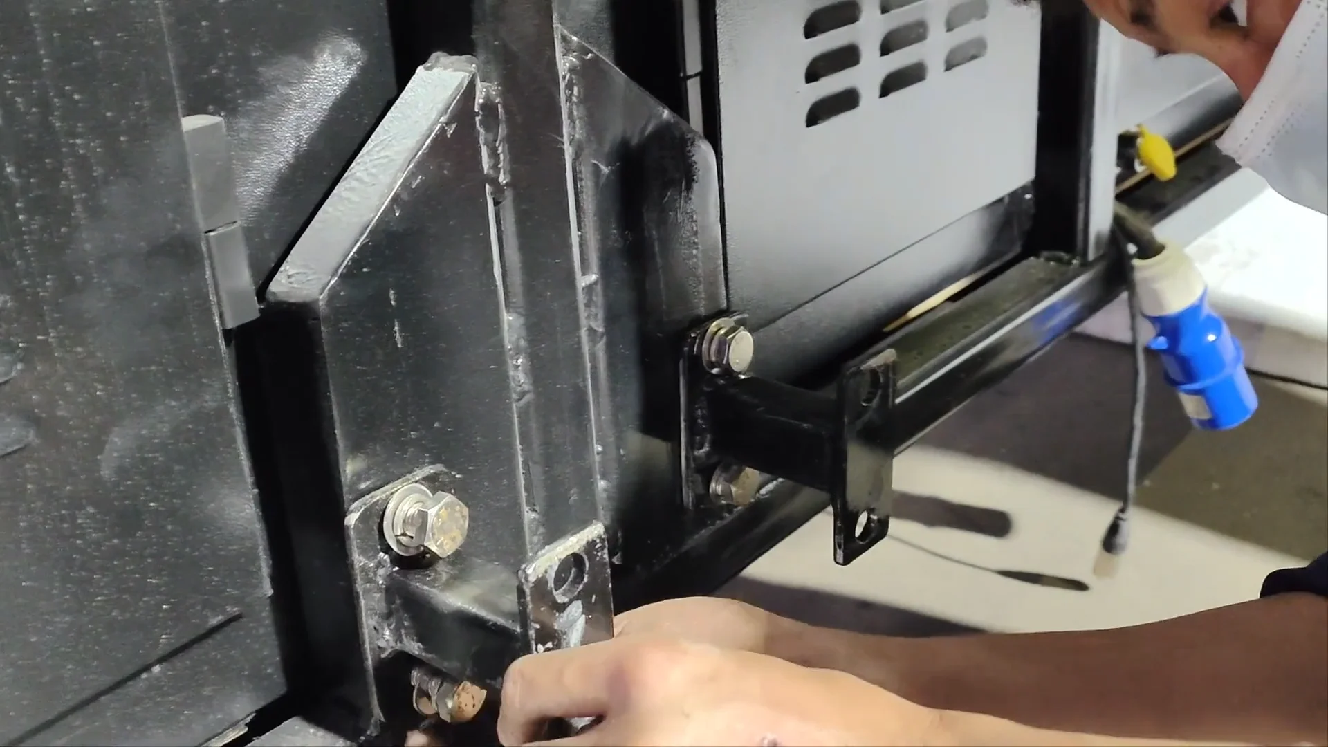 MB-5 trailer installing on Vimeo