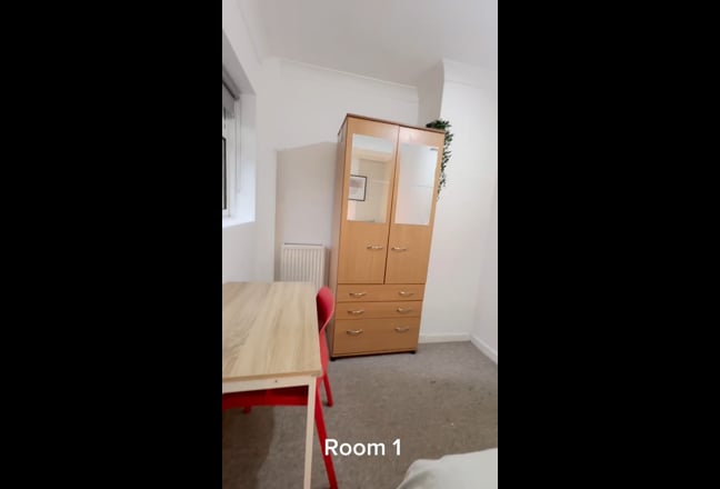 Available February Stanmore - Large Double Room Main Photo