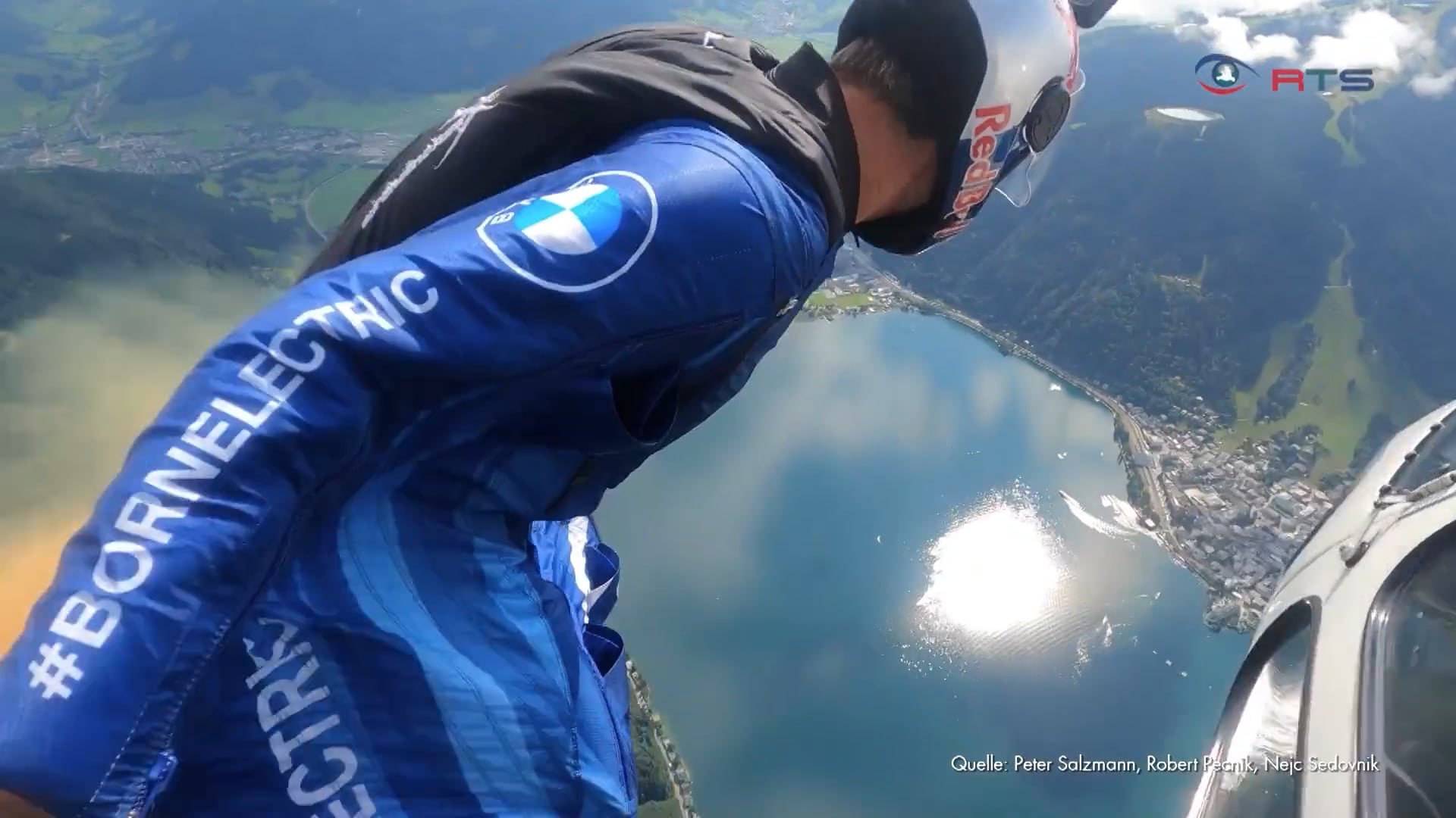 absprung-ueber-zell-am-see-2-zeller-seefest-zeigt-spektakulaere-wingsuitshow