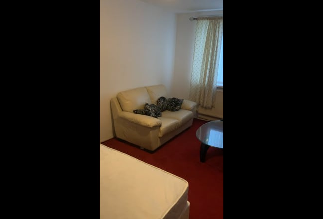 A double bedroom size in a quiet area available.  Main Photo