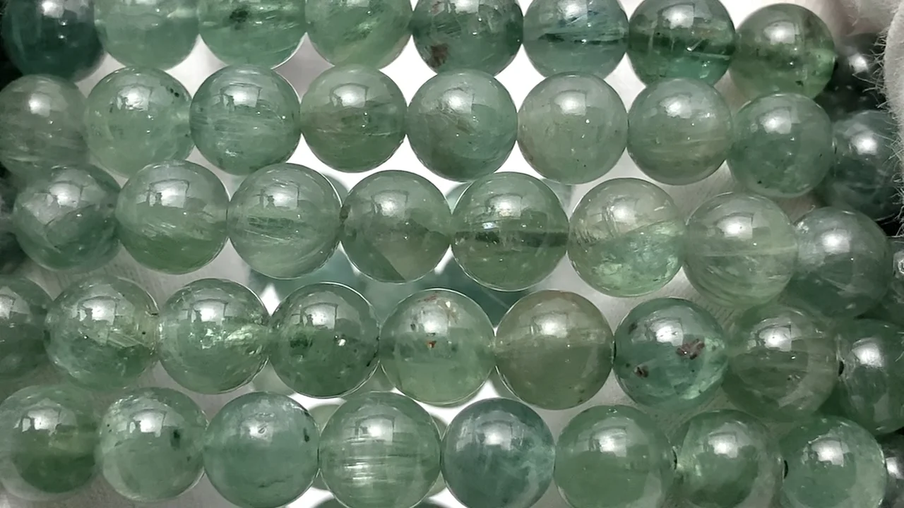 タンザニア産グリーンカイヤナイト ラウンド7mm 【ダークカラー