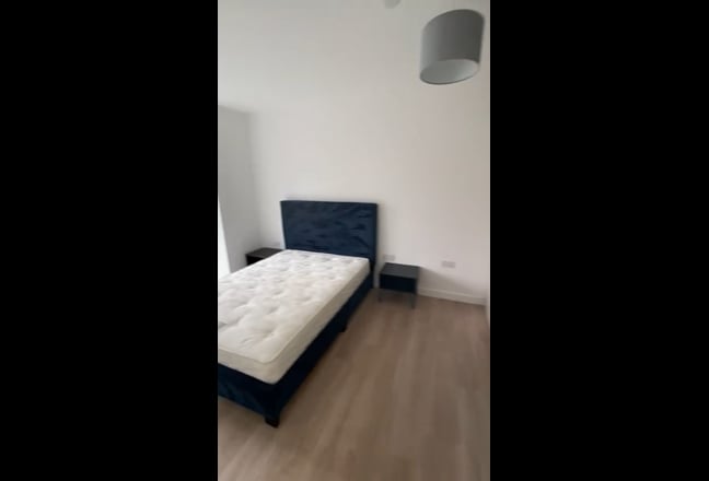 Stunning riverside 2 bed apartment  Main Photo