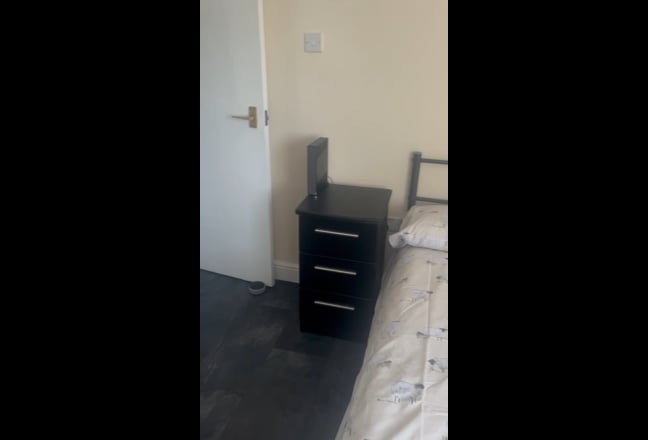 Room to let in South Benfleet close to station  Main Photo