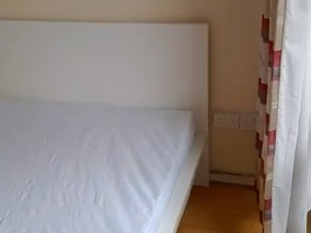 Double Room in Swiss cottage, 10 seconds to tube Main Photo