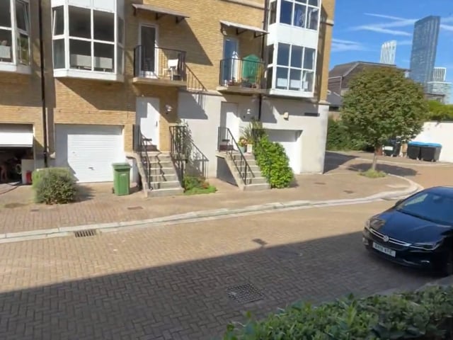 Huge 5 Bed 3 Bath House on Greenland Dock Main Photo