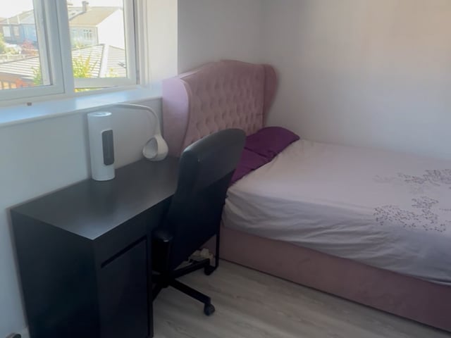 Double Room For Rent in Romford. Main Photo