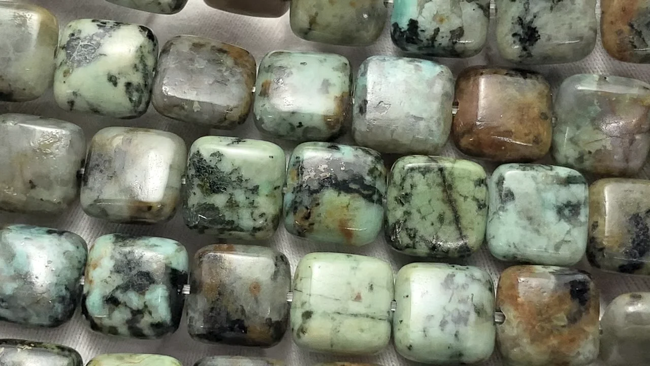 動画】アフリカンターコイズ スクエア10×10×5mm 半連/1連(約38cm