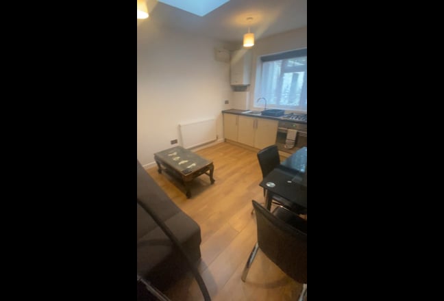 Newly Refurbished 1 bedroom house (Bills inc.) Main Photo