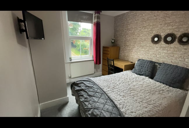  Dbl en-suite minutes from Reading Town Centre Main Photo