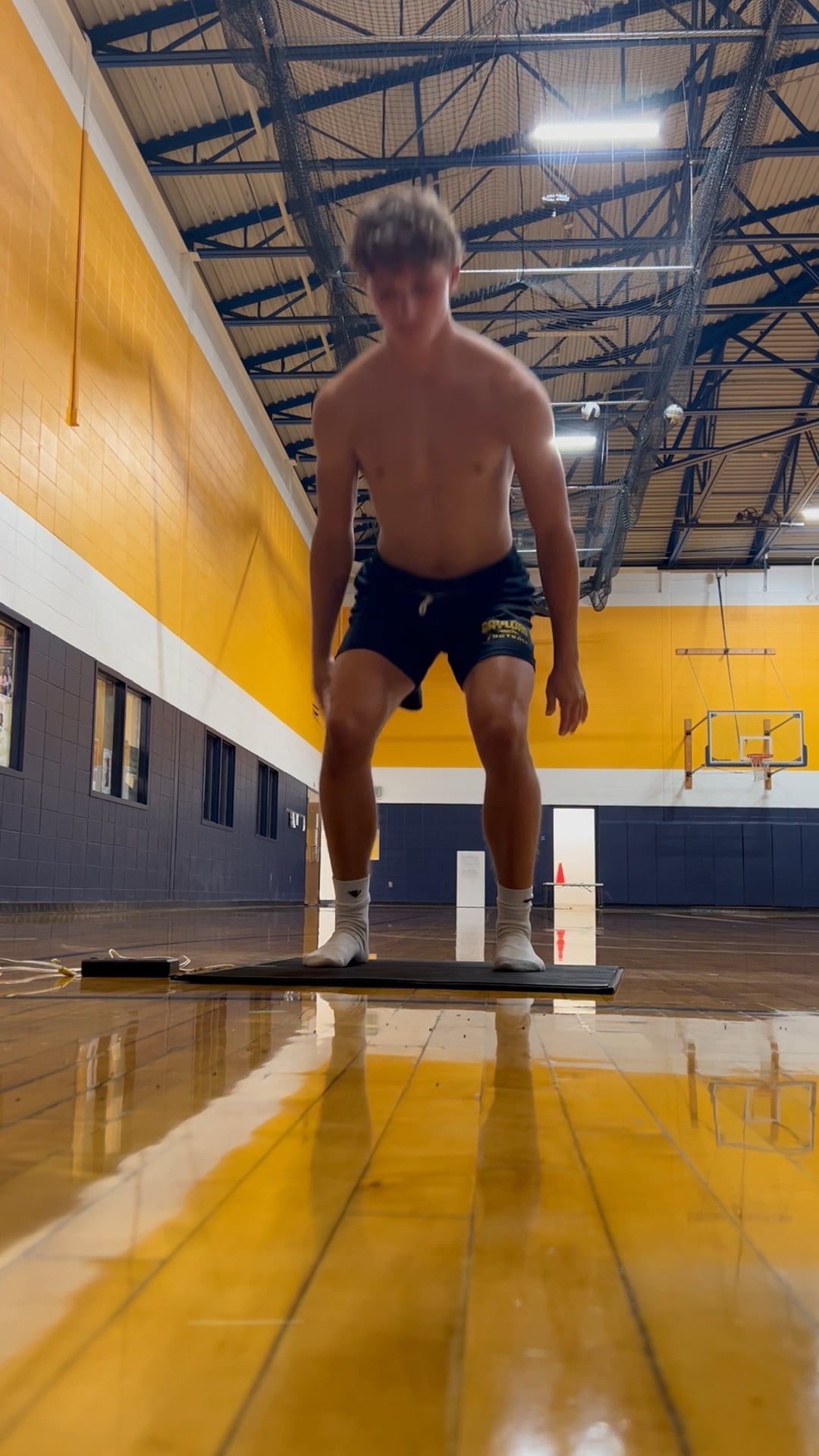 Watch andrew szymoniak's Vertical Jump: 32.62 inches