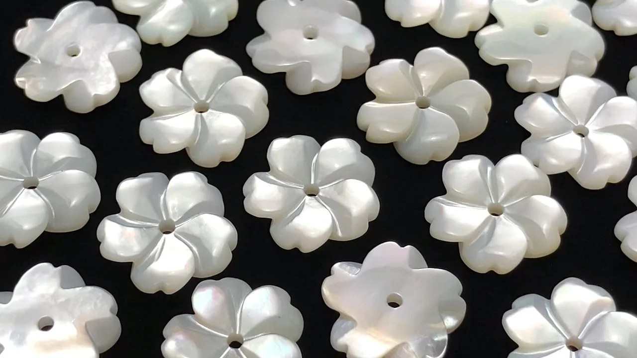 ホワイトシェル（白蝶貝） フラワー 10mm 中央穴 4個｜天然石ビーズの